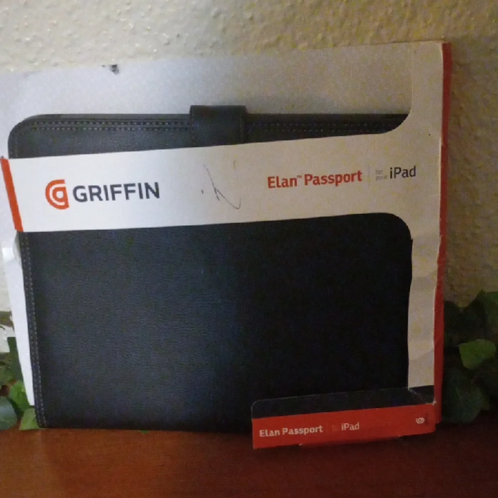 new Elan Passport iPad Case - Black